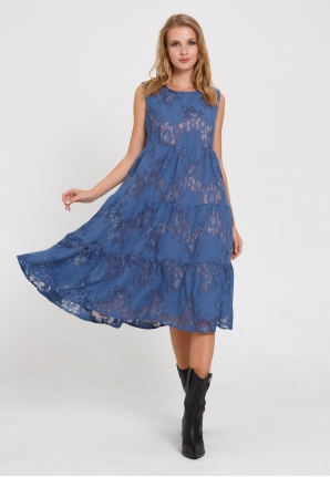 Летнее платье из кружева с воланами голубое