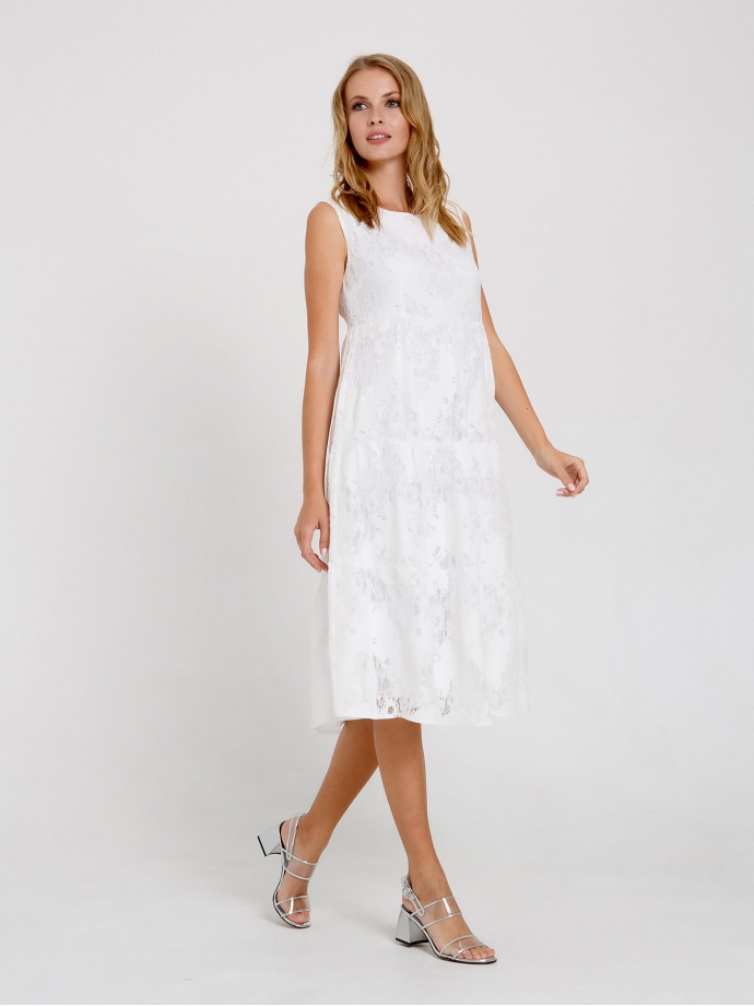 Летнее платье из кружева с воланами белое